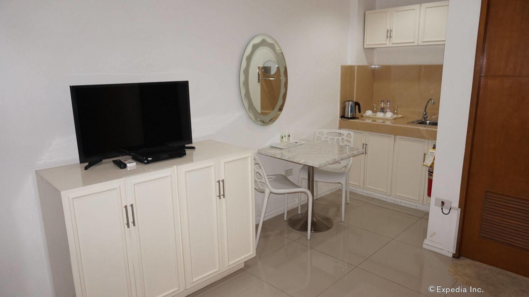 Baymont Suites & Residences Paranaque City Eksteriør billede