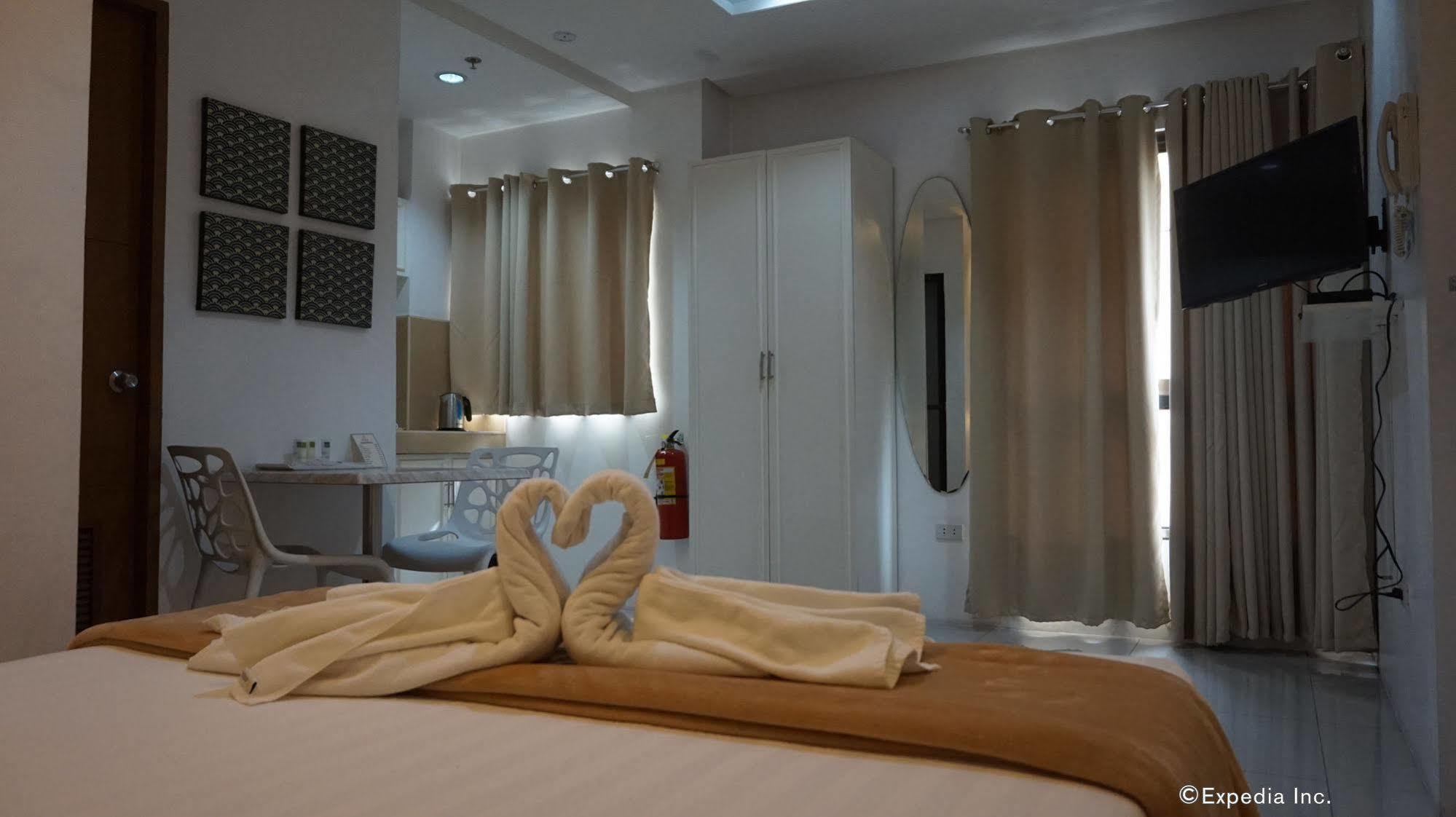 Baymont Suites & Residences Paranaque City Eksteriør billede