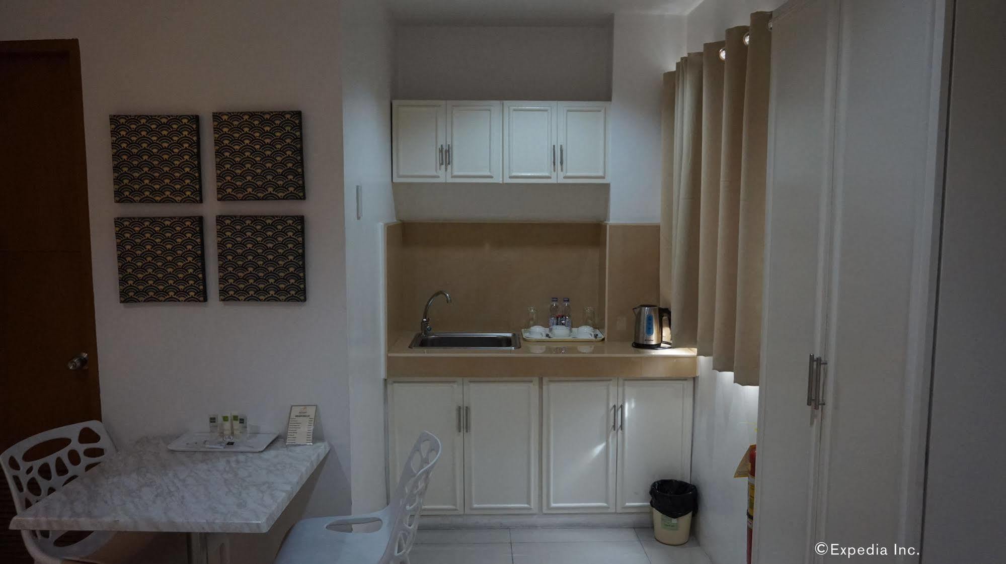 Baymont Suites & Residences Paranaque City Eksteriør billede